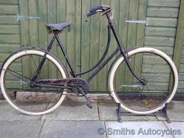 Smiths Autocycles - Classic bicycles - 1920 - Royal Enfield Loop - Ladies